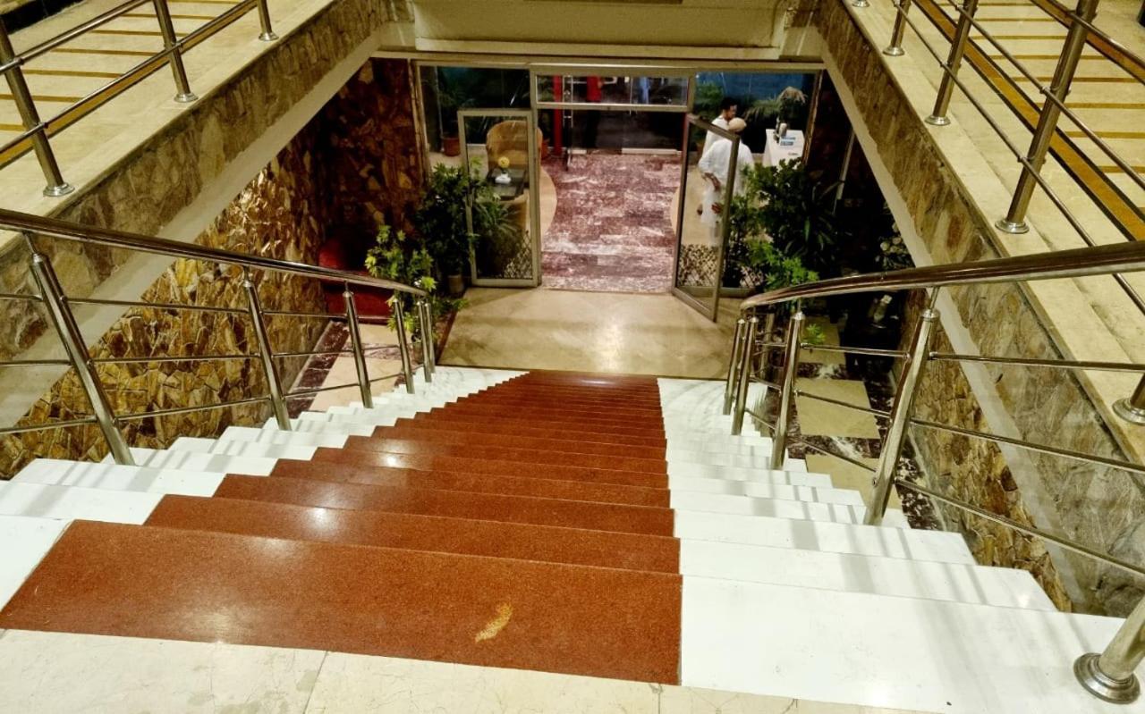 Triple One Hotel Abbottabad Eksteriør billede