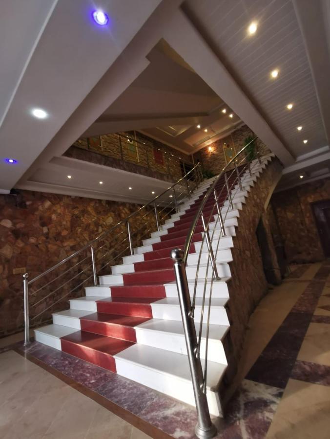 Triple One Hotel Abbottabad Eksteriør billede